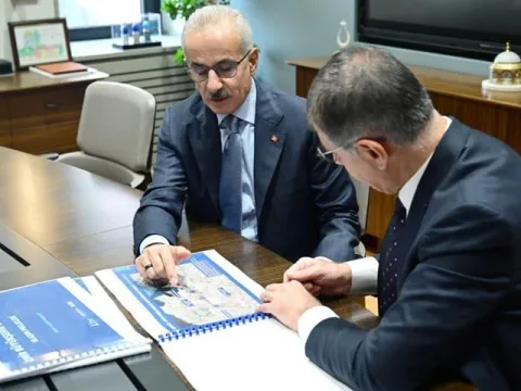 Bakan Uraloğlu ve Cemil Tugay bir araya geldi: İzmir'in ulaşımı için ortak adım - fotoğraf 1