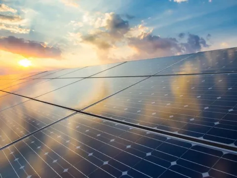 Dünyada yeni elektrik ihtiyacının karşılanmasında temiz enerjinin rolü artıyor - fotoğraf 1