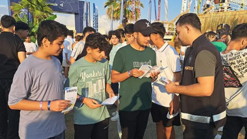 Narko Polis'ten Festivalde Aydınlatıcı Broşür