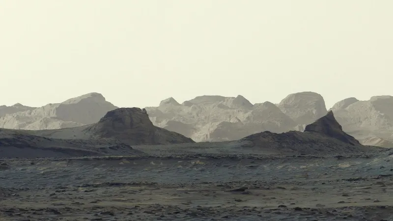 NASA'nın Curiosity aracı Mars'ta çarpıcı bir şafak fotoğrafı çekti
