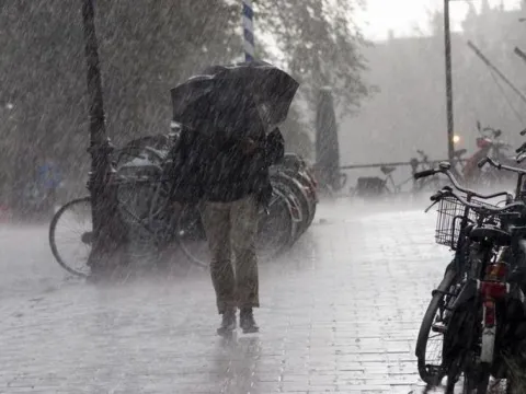 27 EKİM HAVA DURUMU: Bugün Hava Durumu Nasıl? İstanbul'da Yağış Hayatı Olumsuz Etkiliyor! İstanbul'da Sel Riski, Balıkesir'de Sağanak Yağış! - fotoğraf 1