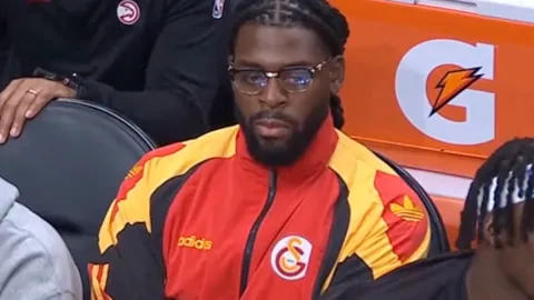NBA yıldızı maça Galatasaray kombiniyle geldi! Sosyal medya yıkıldı