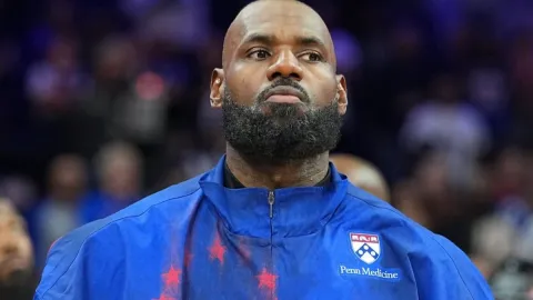 NBA'de heyecan başladı: LeBron James yeni takımıyla ilk kez sahne aldı