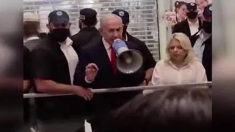 Netanyahu’dan son dakika hamlesi! AVM’de megafonla oy istedi