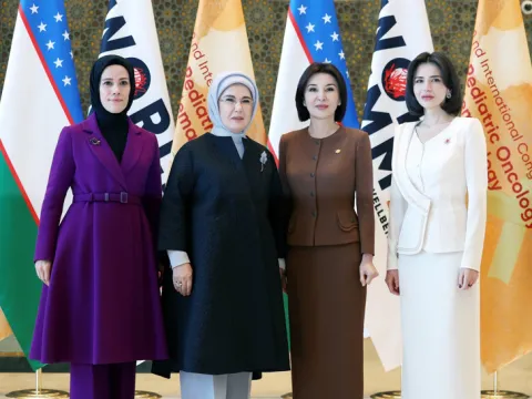Emine Erdoğan'dan net mesaj: Savaş bölgelerindeki çocukların sesi olacağız - fotoğraf 4