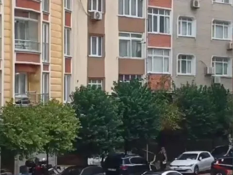 İstanbul’da sağanak sonrası çatıyı tamir ederken hayatını kaybetti - fotoğraf 2