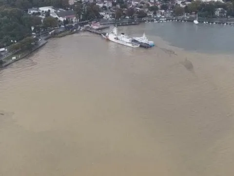 İstanbul Boğazı'nın rengi kahverengiye döndü! - fotoğraf 1