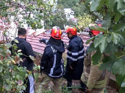 Beykoz’da istinat duvarı çöktü; 3 katlı bina tahliye edilecek - fotoğraf 1