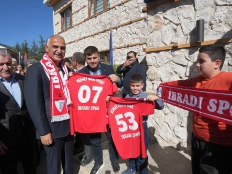 Bakan Ersoy baba ocağında iki yeni eserin açılışını yaptı - fotoğraf 1