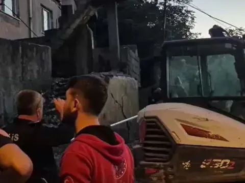 Zonguldak'ta 3 katlı bina çöktü... 1 kişi kurtarıldı, 1 kişi ise kayıp - fotoğraf 5