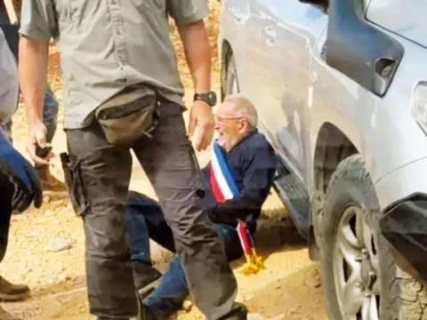 Gazeteci dövüp Avrupalı diplomatlara saldırdılar… Yahudi yerleşimci terörü tırmanıyor... Gözü dönmüş işgal - fotoğraf 3