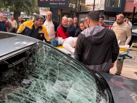 Ankara Çankaya'da otelin 6. katından düşen kadın aracın üstüne çakılıp ağır yaralandı - fotoğraf 2