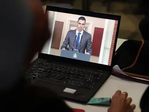 İspanya Başbakanı Sanchez, konut protestolarının ardından erken seçim açıkladı - fotoğraf 1