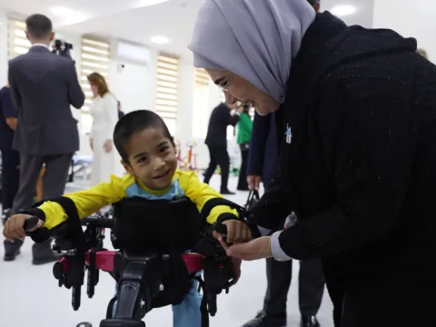 Emine Erdoğan, Özbekistan'da rehabilitasyon merkezi ve okul öncesi eğitim kurumunun açılışına katıldı - fotoğraf 4