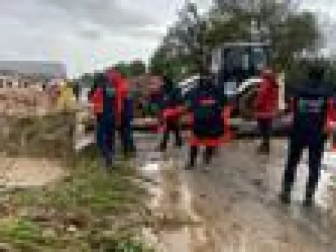 Kocaeli'de bir araç dereye düştü! Kayıp olduğu değerlendirilen kişi aranıyor - fotoğraf 3