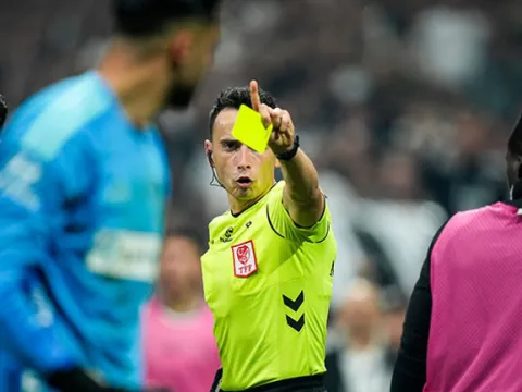Beşiktaş 10 kişi kalmalı mıydı? Trio inceledi: 'Penaltı ve kırmızı kart!' - fotoğraf 5