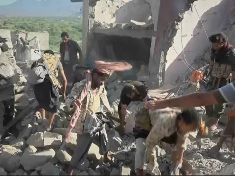 Husilerden Riyad'a balistik füze saldırısı: Aden Havalimanı'nda yolcular tahliye edildi - fotoğraf 3