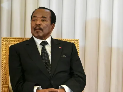 10 haftadır ortada yoktu, "Öldü" diyenler bile vardı. Kamerun'un yaşlı lideri ülkesine döndü - fotoğraf 1