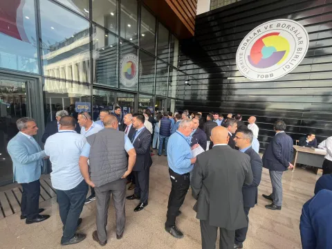 Sandık başına gitmeden ortalık karıştı! Ticaret Odası seçiminde arbede - fotoğraf 1