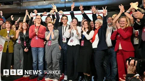 Öğrenci hareketi Sırbistan'da Vucic iktidarını nasıl devirdi?