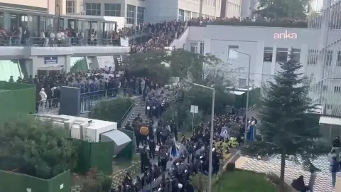 Öğrenciler yemek zammını protesto edince Boğaziçi'ne yüzlerce polis gönderildi