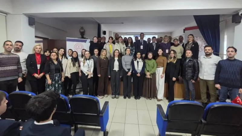 Öğretmenlere Yapay Zeka Pedagojisi Eğitimi