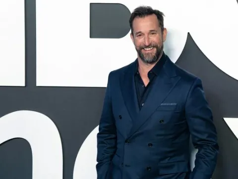 2026'nın yaşayan en seksi erkeği: Noah Wyle - fotoğraf 1