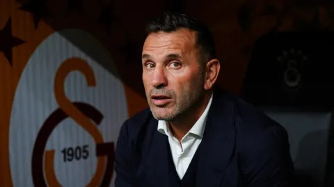 Okan Buruk derbi sonrası o takımdan özür diledi!