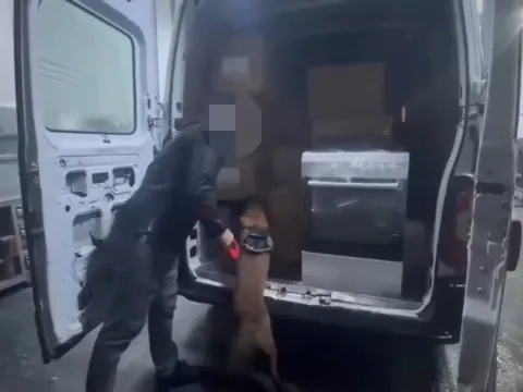 Minibüsten 338 bin sentetik ecza çıktı, 3 kişi gözaltı - fotoğraf 1