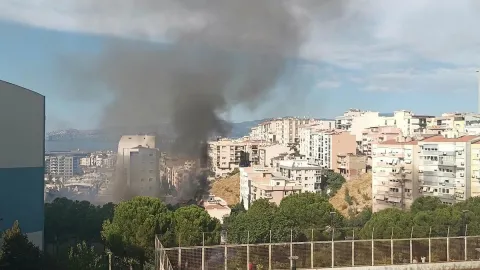 Okulun çatısında çıkan yangın kontrol altına alındı