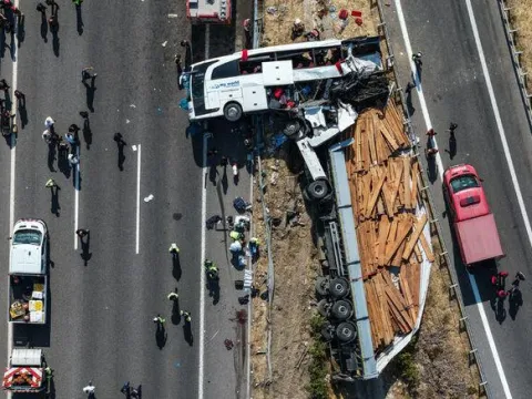 Manisa'da 11 kişinin öldüğü kazada 2 sürücü tutuklandı! - fotoğraf 2