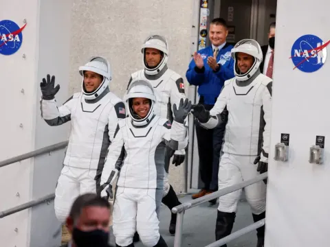 Uzaydayken 3'üncü kez baba olacak - fotoğraf 1