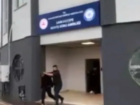 Sancaktepe'de pazar yerindeki bıçaklı kavgada yaralanan esnaf hayatını kaybetti: 2 şüpheli adliyede - fotoğraf 5