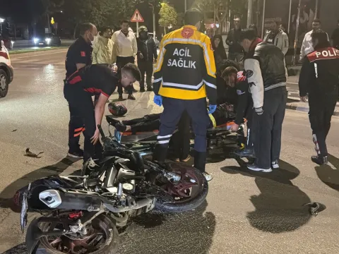 Eskişehir’de motosikletler kavşakta çarpıştı: 2 sürücü ağır yaralı - fotoğraf 1