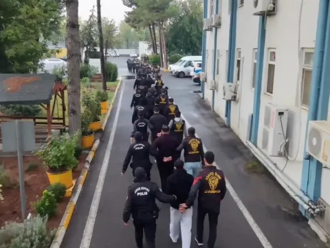 Fuhuş pazarlığı kameralara yansıdı! Telaffuz edilen rakamlar dudak uçuklattı - fotoğraf 2