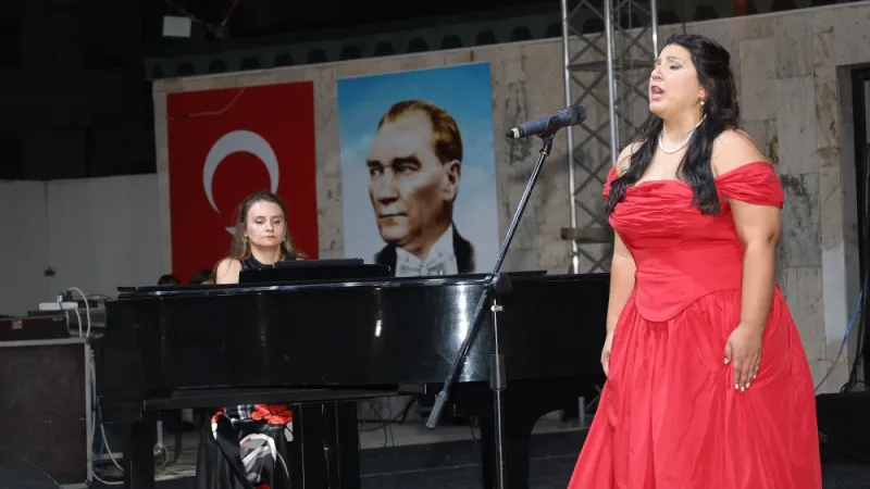 OPERANIN SEÇKİN ÖRNEKLERİ AMFİ TİYATRO’DA ÇINLADI