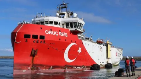 Oruç Reis Girne’ye ulaştı: KKTC’de doğalgaz hattı tam gaz