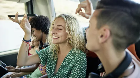 Otobüslerde kulaklıksız müzik dinleyenlere para cezası geliyor