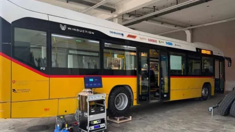 Otobüslerde yeni dönem: Artık durakta beklerken lastikten 'yakıt' emecek