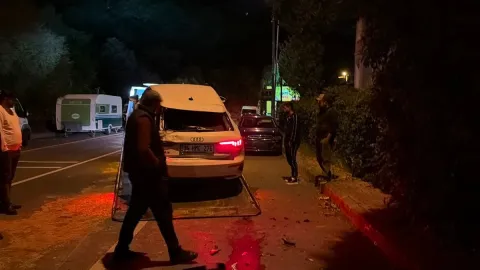 Otomobil park halindeki 6 araca çarptı, ortalık savaş alanına döndü