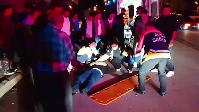 Otomobil park halindeki kamyonete çarptı: 2 yaralı