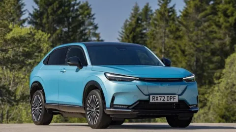 Otomotiv devi kablosuz şarj olan elektrikli araçları piyasaya sürecek