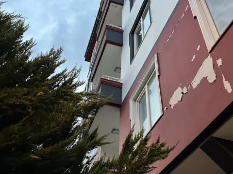 Gaziantep'te aile faciası: 2'nci kattan düşen anne hayatını kaybetti, baba ve oğul yaralı - fotoğraf 2