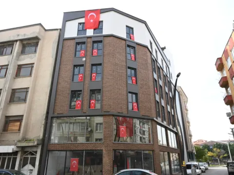 Belediyeden bayrak istediler, bir gecede bütün cadde bayraklarla donatıldı - fotoğraf 2