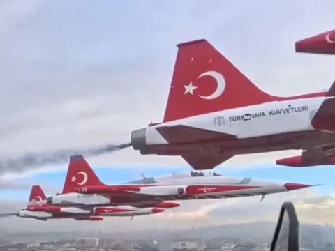 Türk Yıldızları'nın kokpitinden Ankara'daki selamlama uçuşu - fotoğraf 3