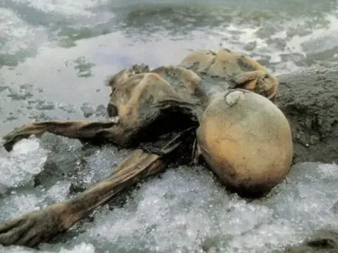 Mumyalar ve Viking geçitleri: Buzlar eriyince ortaya çıkan sırlar - fotoğraf 2