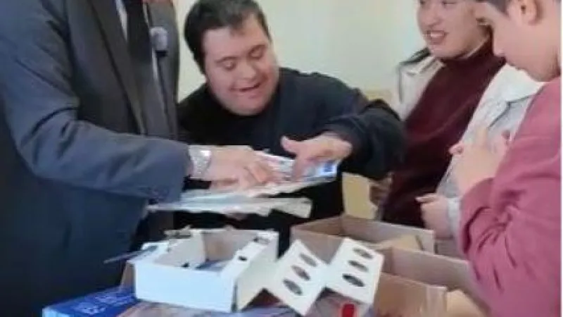 ÖZEL EĞİTİM UYGULAMA OKULU ÖĞRENCİLERİNE KIRTASİYE DESTEĞİ 