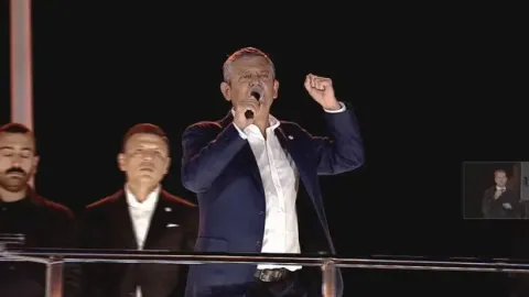 Özgür Özel: Ben şiddete çağırmam