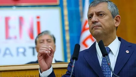 Özgür Özel'den Cemil Tugay açıklaması: Elim kırılsaydı da aday yapmasaydım