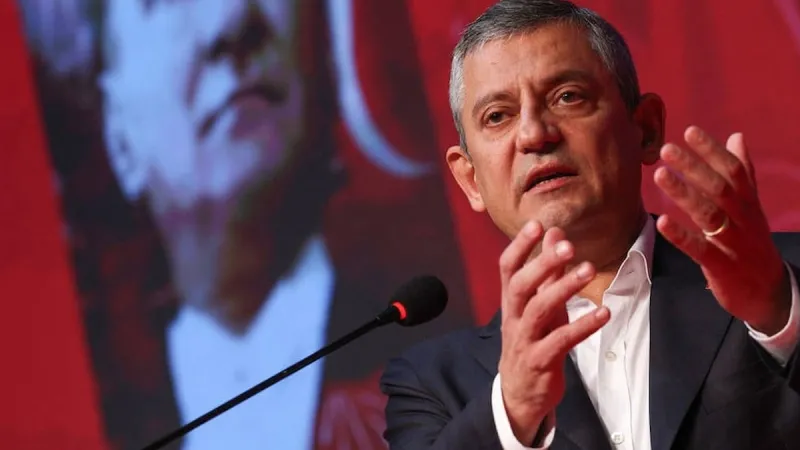 Özgür Özel'den Cemil Tugay hakkında çarpıcı sözler: Perişan olmuş, izmarit olmuş